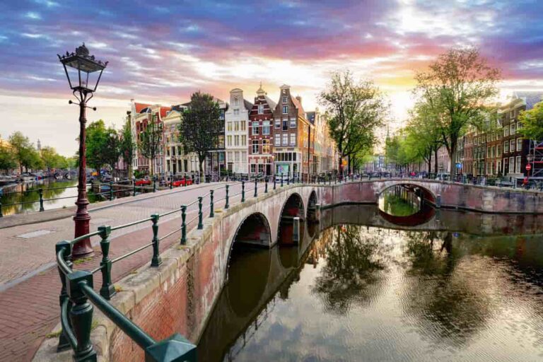 What Is A Good Salary in Amsterdam? [2023]