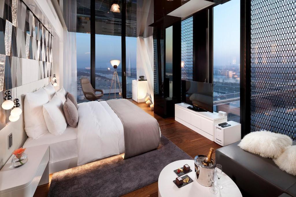 A room with breathtaking panoramic views of Vienna's skyline