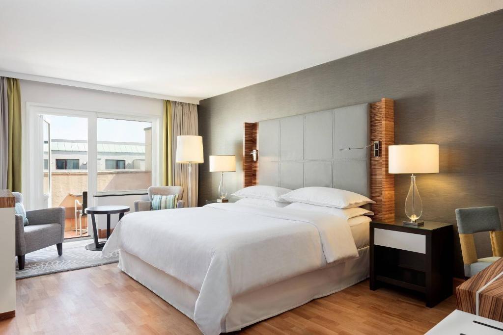 Crisp and modern room aesthetics of Sheraton Stockholm Hotel