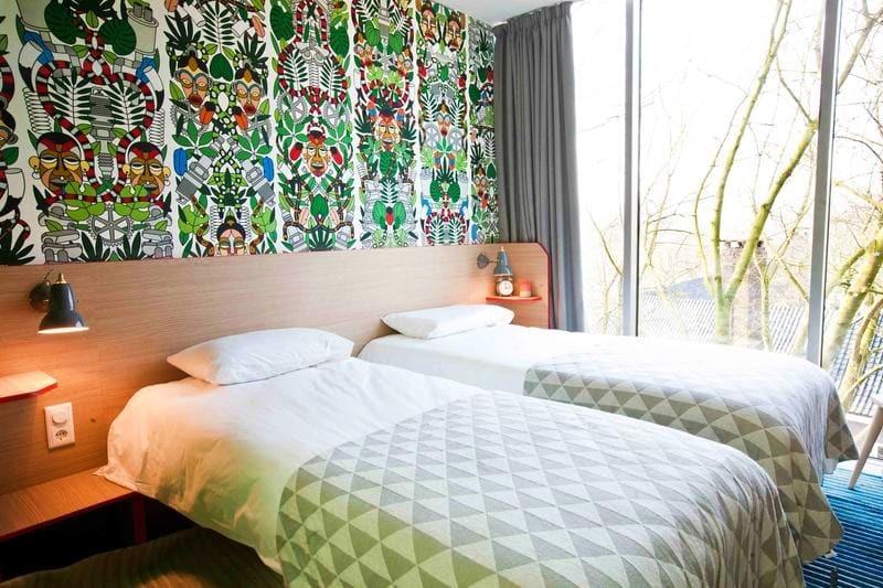 Plain room with a touch of modern elegance