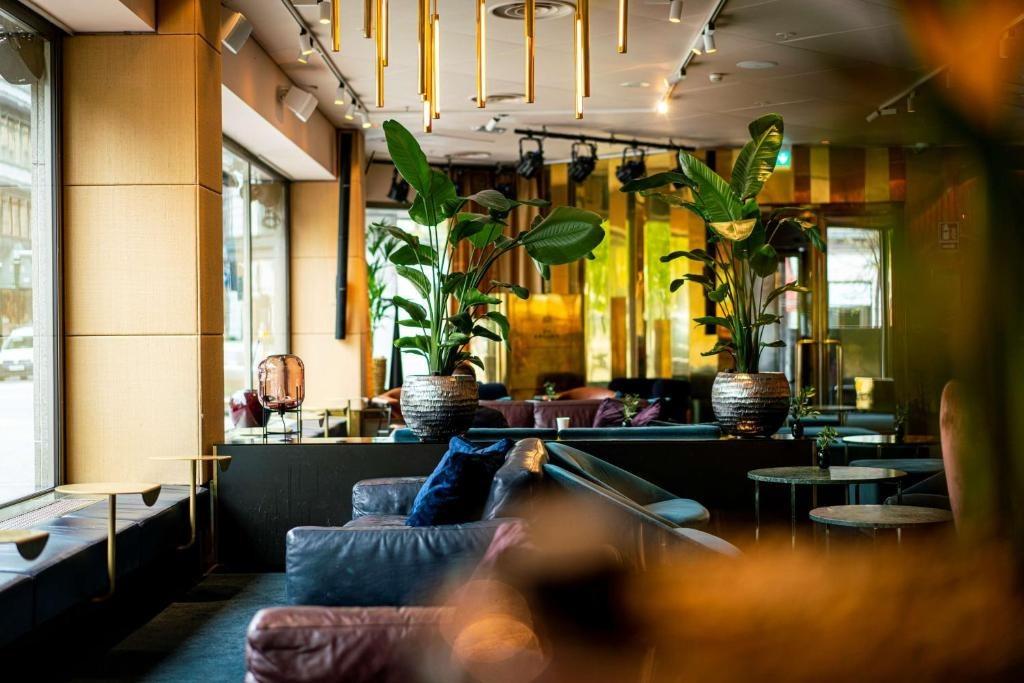  tastefully decorated dining area of Scandic Anglais
