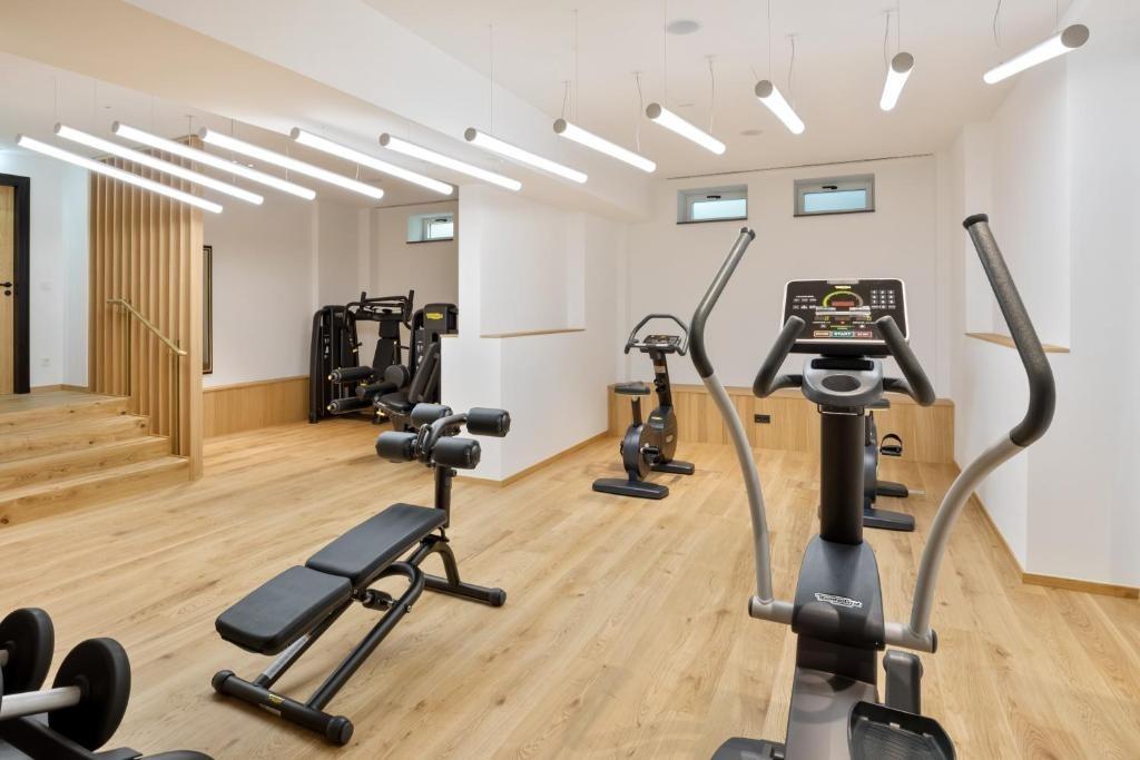 The gym inside Austria Trend Hotel Maximilian 