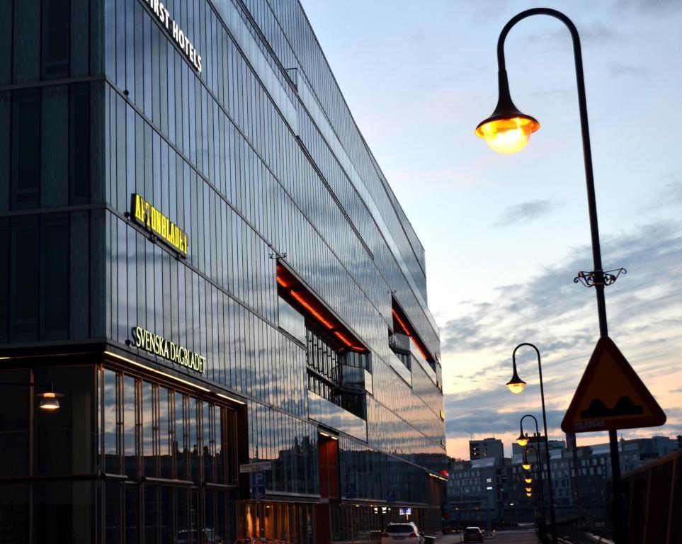 Thon Partner Hotel Kungsbron at night